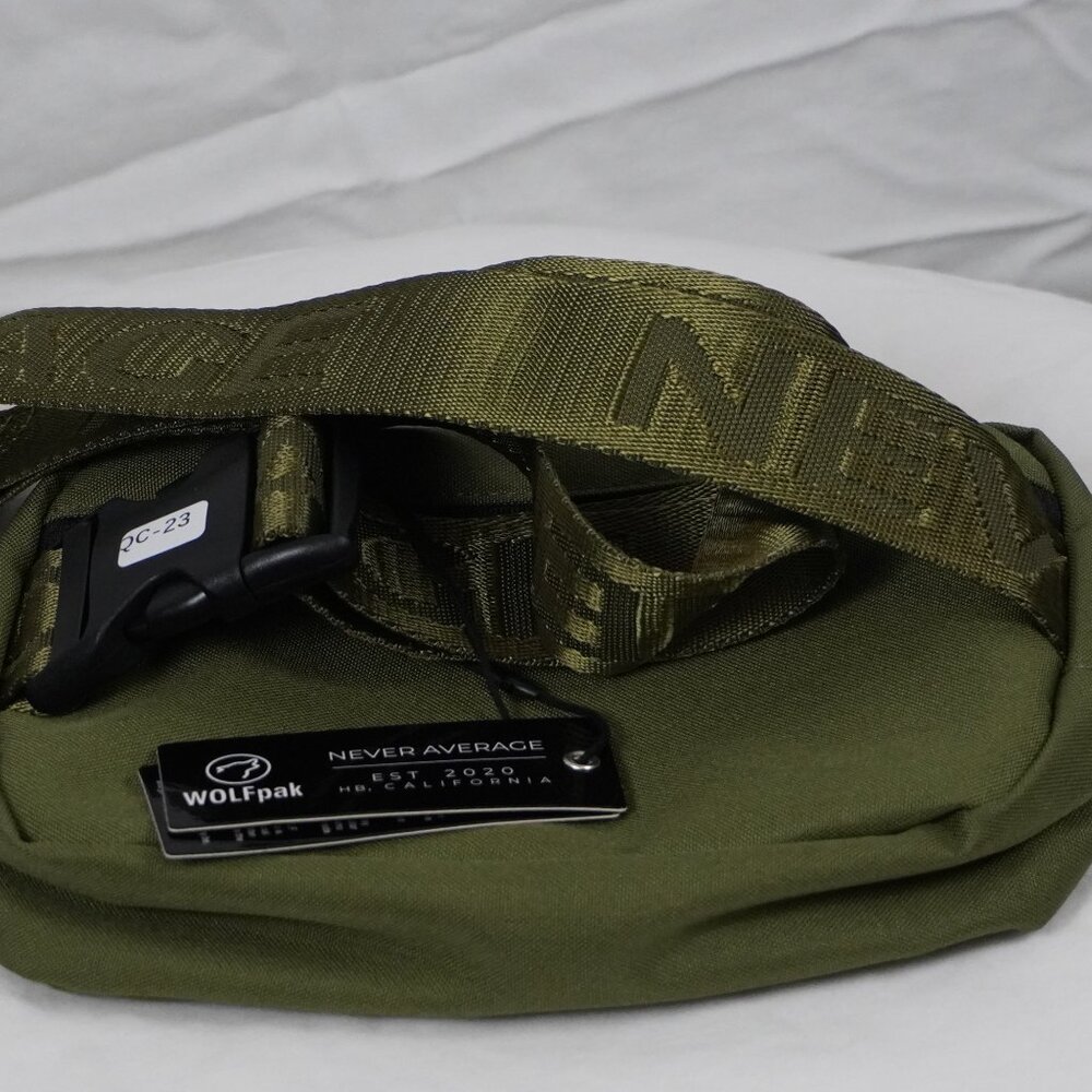 WOLFpak Crossbody Pack brand new with tags - Picture 3 of 4